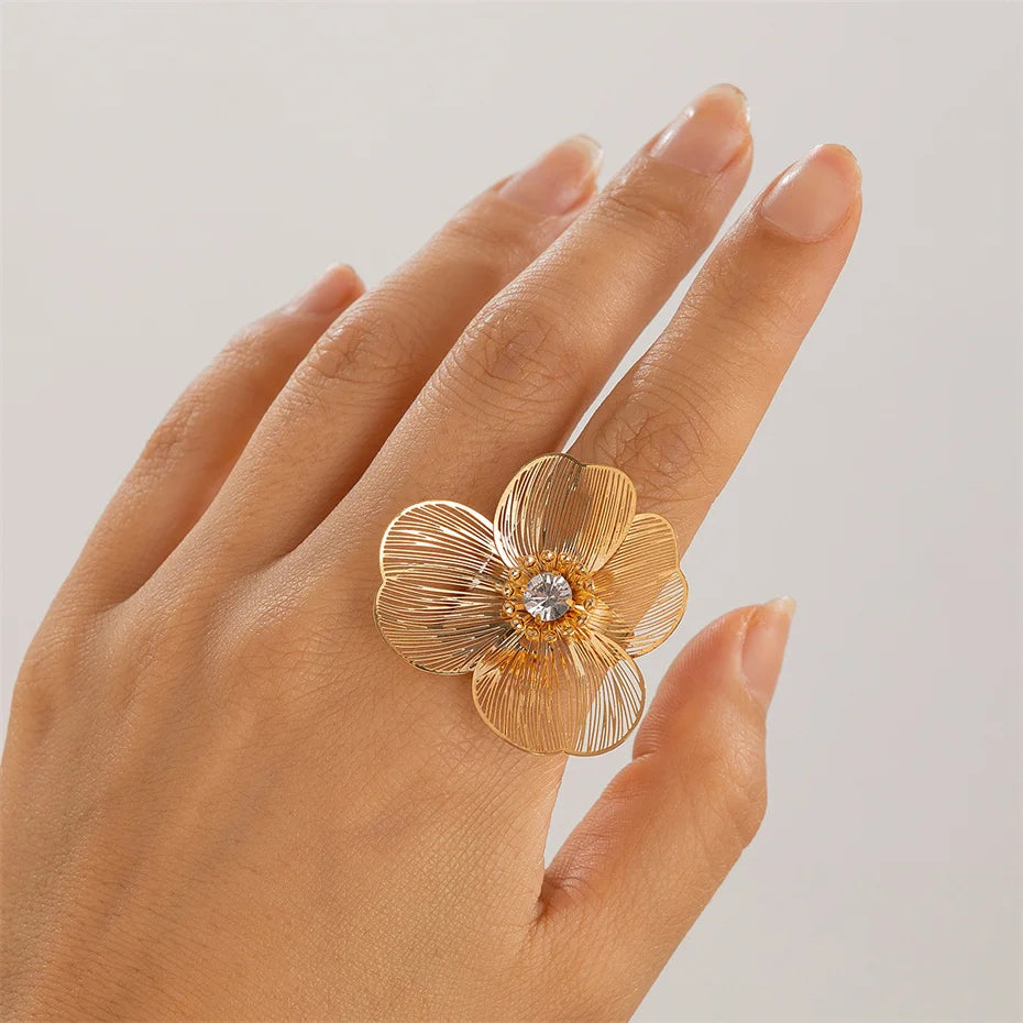 Elegant Leaf Flower Ring