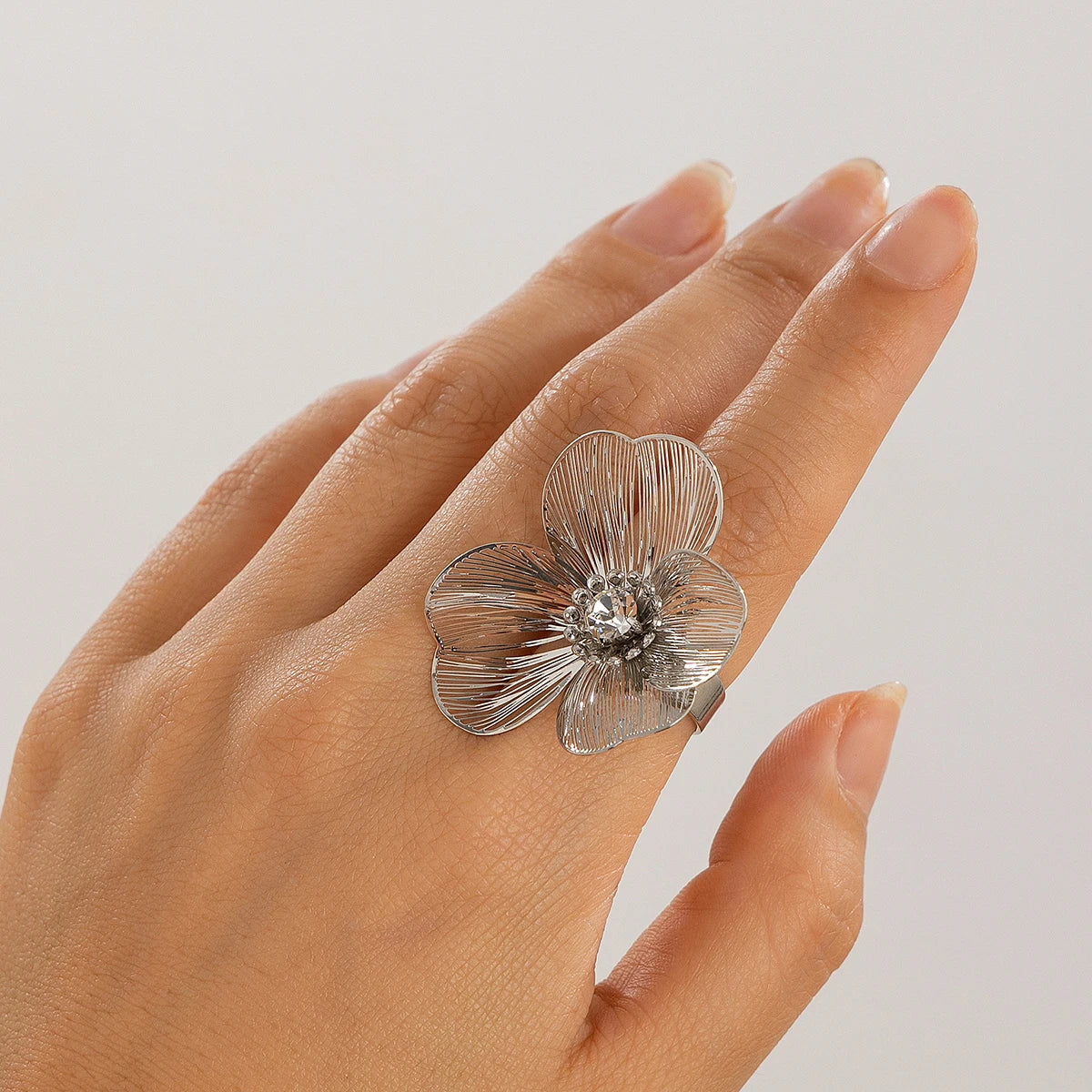 Elegant Leaf Flower Ring