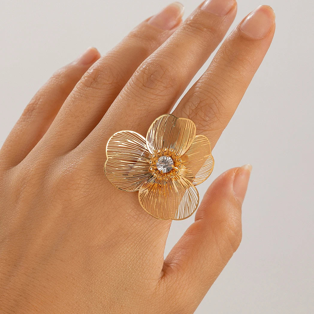 Elegant Leaf Flower Ring